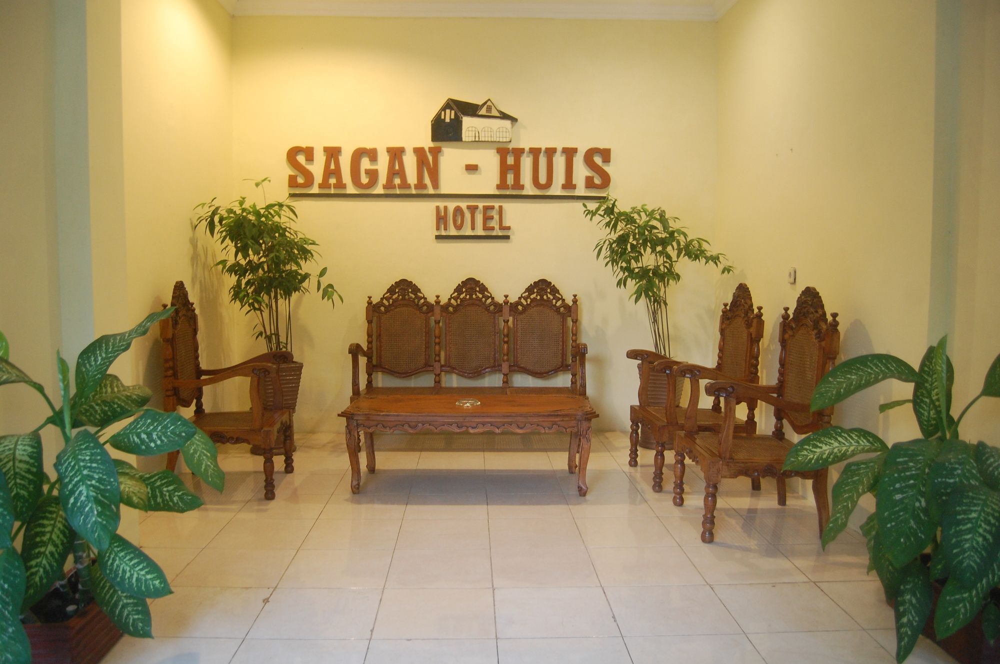 Sagan Huis Hotel Yogyakarta Exterior photo
