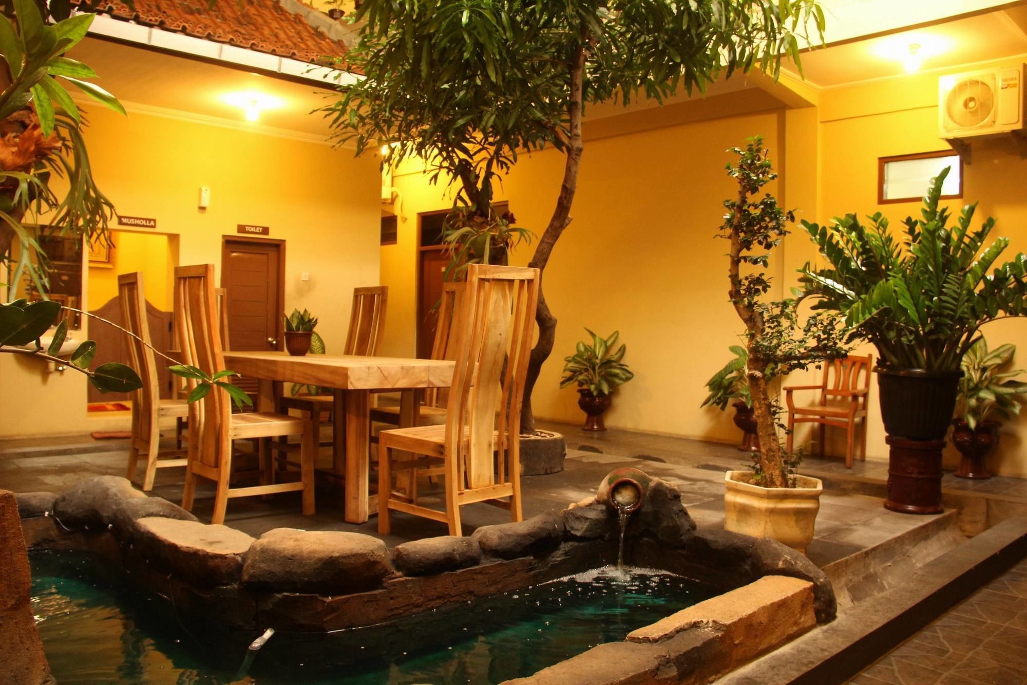 Sagan Huis Hotel Yogyakarta Exterior photo